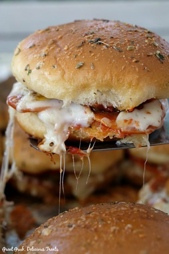 Pepperoni Sausage Pizza Sliders are easy to make and are loaded with pepperoni, sausage and cheese. Pepperoni Sausage Pizza Sliders oozing with cheese, pepperoni and sausage.