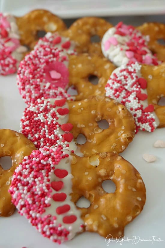 Valentine Pretzels are crunchy, sweet, salty little bites of deliciousness. Valentine Pretzels