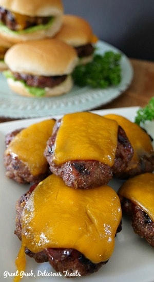 Grilled BBQ Meatloaf Sliders are small meatloaf burgers, grilled to perfection with melted cheese and barbecue sauce. #grillingrecipes #homemade #delicious #lunch #greatgrubdelicioustreats Grilled BBQ Meatloaf Sliders are small meatloaf burgers, grilled to perfection with melted cheese and barbecue sauce.
