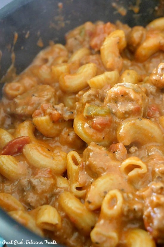 Cheesy Italian Sausage Pasta is full of pasta, Italian sausage and cheese all in a delicious tomato base sauce. Cheesy Italian Sausage Pasta in a pan showing the finished one pot dinner.