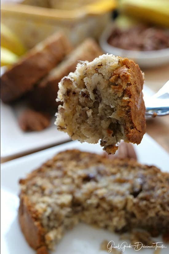 Easy Banana Pecan Bread is easy to make and is a delicious banana pecan bread recipe that whole family will love. Easy Banana Pecan Bread