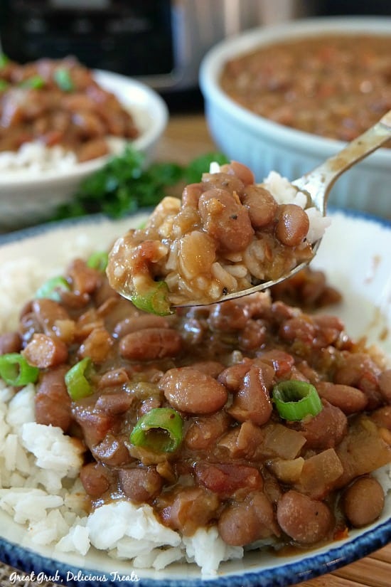 These Crock Pot Spicy Beans with Rice are such a delicious and healthy meal. #rice #pintobeans #slowcookerrecipes #beansandrice #greatgrubdelicioustreats Crock Pot Spicy Beans with Rice