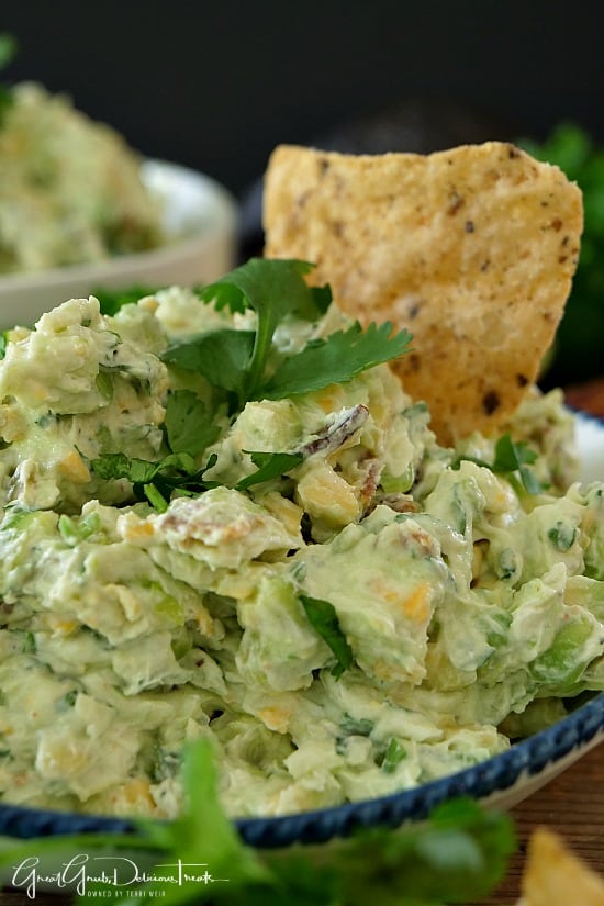 Avocado Bacon Cream Cheese Dip is the perfect appetizer dip recipe that is made with avocados and crispy bacon. #partyfoodideas #easydiprecipes #baconavocadorecipes #greatgrubdelicioustreats Avocado Bacon Cream Cheese Dip is the perfect appetizer dip recipe that is made with avocados and crispy bacon.