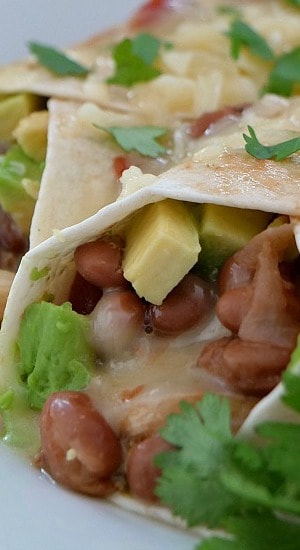 Hatch Chicken Burritos are loaded with the delicious Hatch chile flavor of the popular Hatch green chiles. #hatchgreenchiles #hatchchilerecipes #chickenburritos #hatchchickenburritos #burritorecipes #dinner #chickenrecipes Hatch Chicken Burritos
