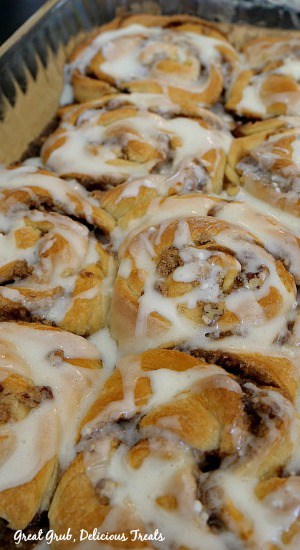 Easy Crescent Cinnamon Rolls are ooey, gooey delicious, hot out of the oven, drizzled with icing. Easy Crescent Cinnamon Rolls are ooey, gooey delicious, hot out of the oven, drizzled with icing.