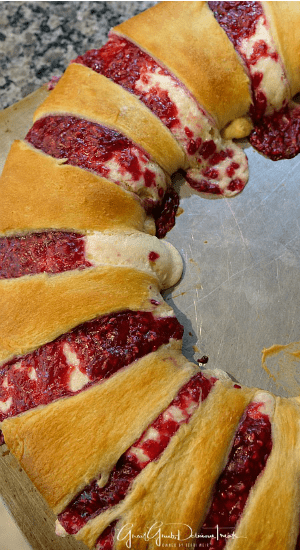 Raspberry Cream Cheese Pastry is stuffed with a delicious cream cheese filling, a homemade raspberry sauce and baked. #raspberrydesserts #breakfast #pastries #creamcheesefilling #greatgrubdelicioustreats Raspberry Cream Cheese Pastry